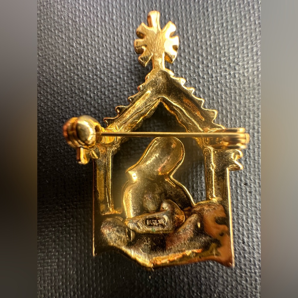 Vintage Butler Christmas Nativity Mary Baby Jesus Manger Gold Tone Brooch - Picture 4 of 5